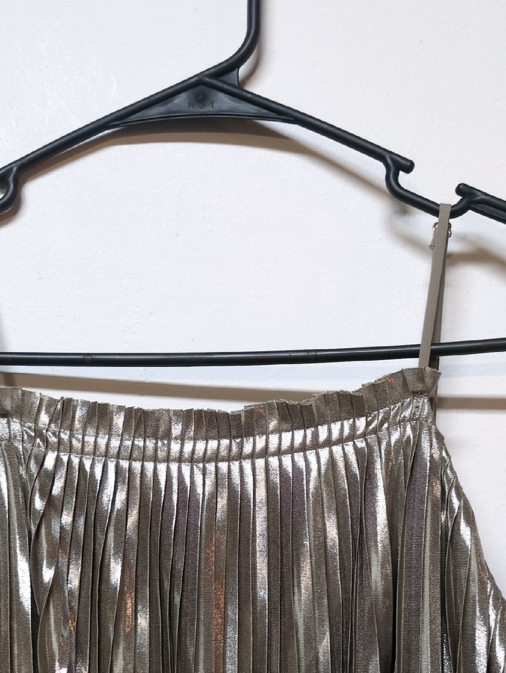 Bannana Republic Metallic Silver Pleated Midi Dress, Size 2 - Picture 6 of 9